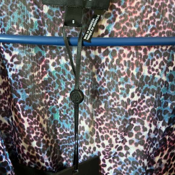 NWT DKNY Womens  Printed Geometric Long sleeve Blouse Shirt Top small Purple - Picture 3 of 3